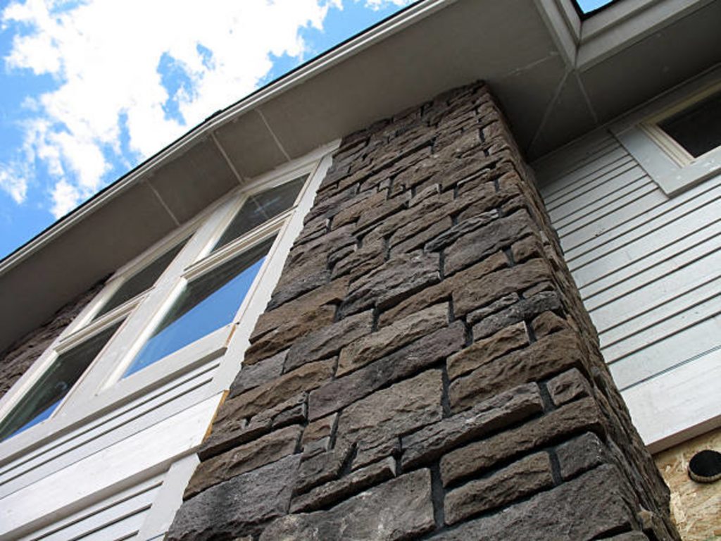 How Much Does It Cost to Install Natural Stone Veneer?
